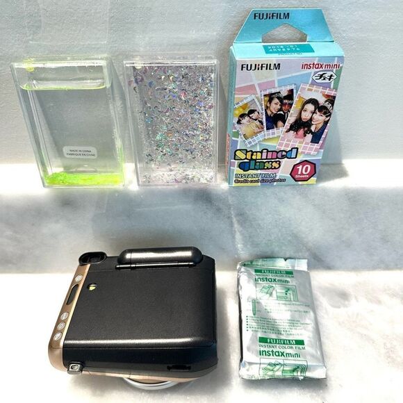 Fujifilm Instax Mini 70 Film Camera Gold with Instant Film and Frames Bundle - Picture 2 of 2